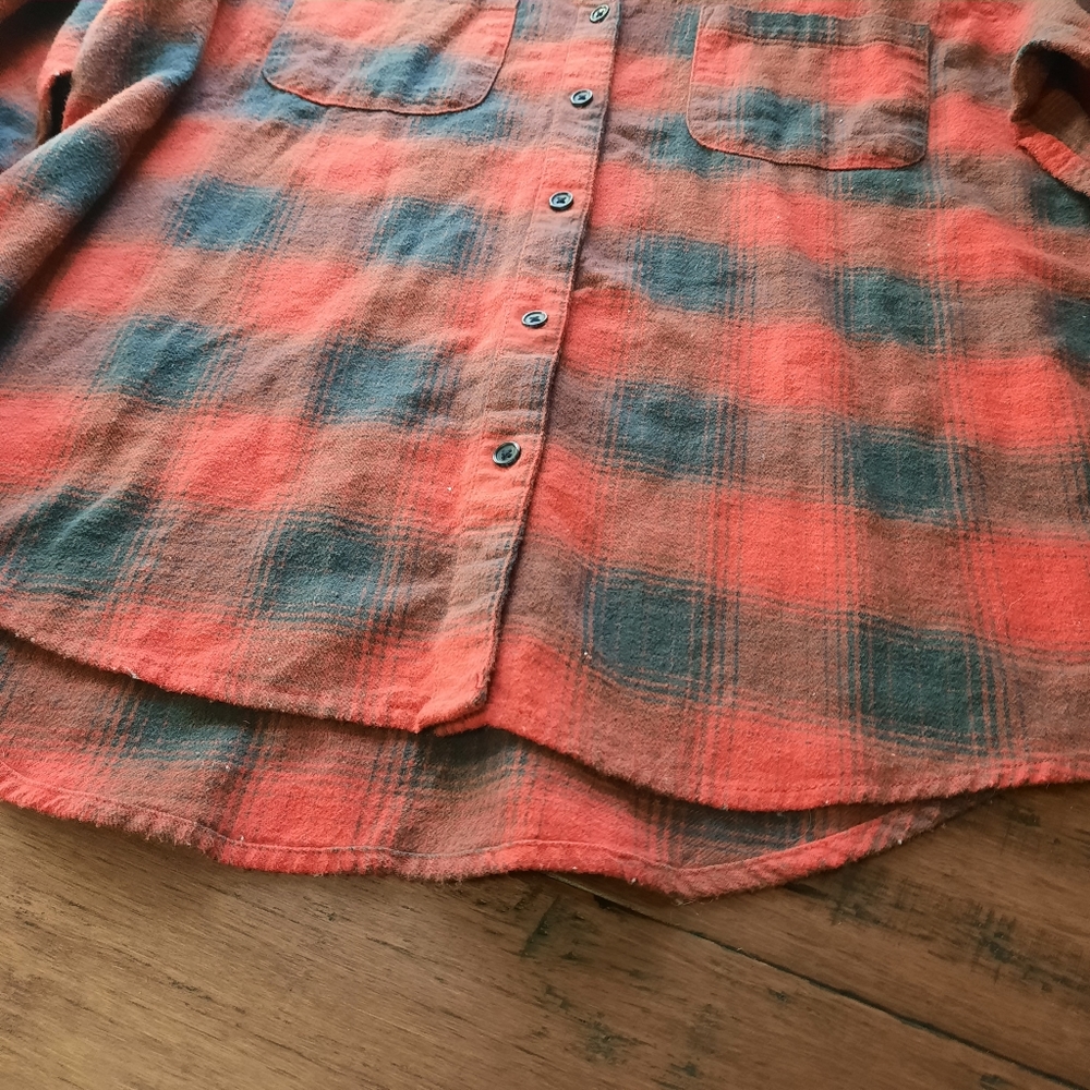 Universal Thread Flannel - Picture 2 of 10